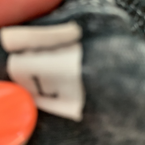 Beautiful š„DEAL cross/wing embellished top , black and gray , size L - Picture 5 of 7